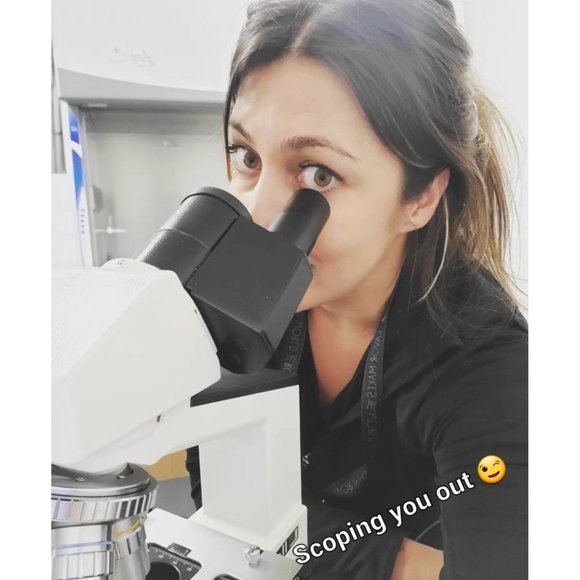 Meet your Posher, Amanda - Picture 1 of 6